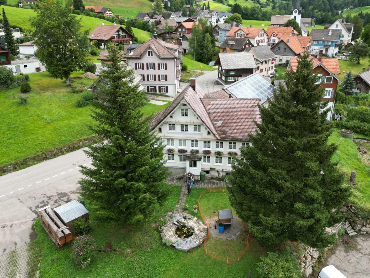 Bed and Breakfast Schlafen Im Sternen Ennetbuehl Nesslau Exterior foto